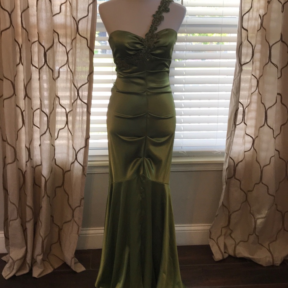 Xcape Lovely green gown